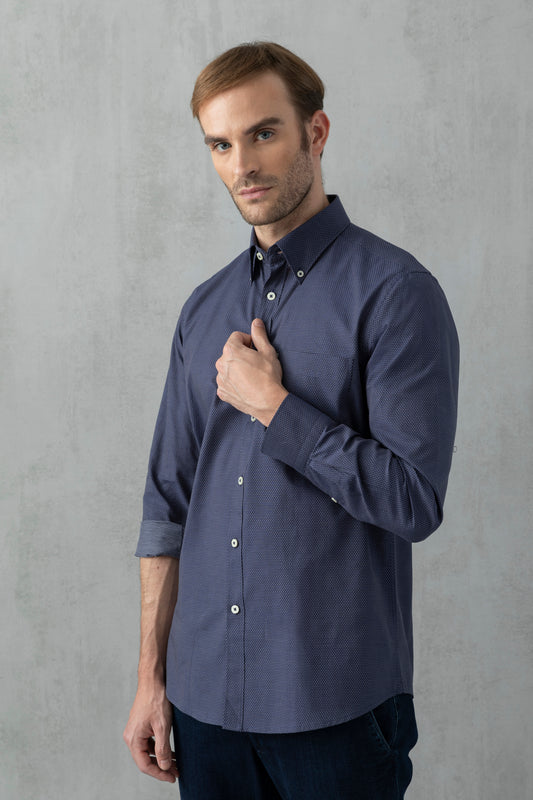 Camicia button down in micro fantasia jacquard e tasca applicata