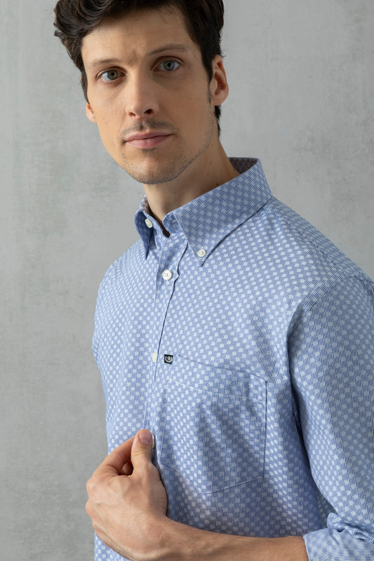 Button-down shirt in polka dot pattern and jacquard stripe