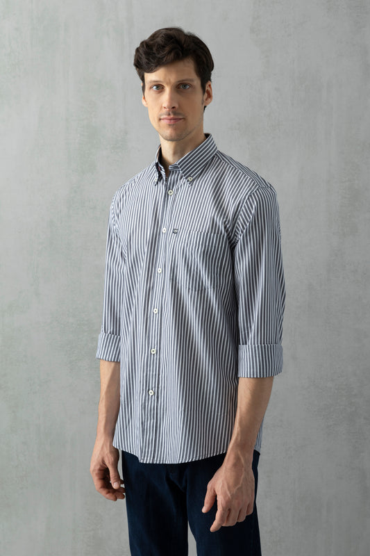 Button-down shirt in medium stripe patterned cotton poplin