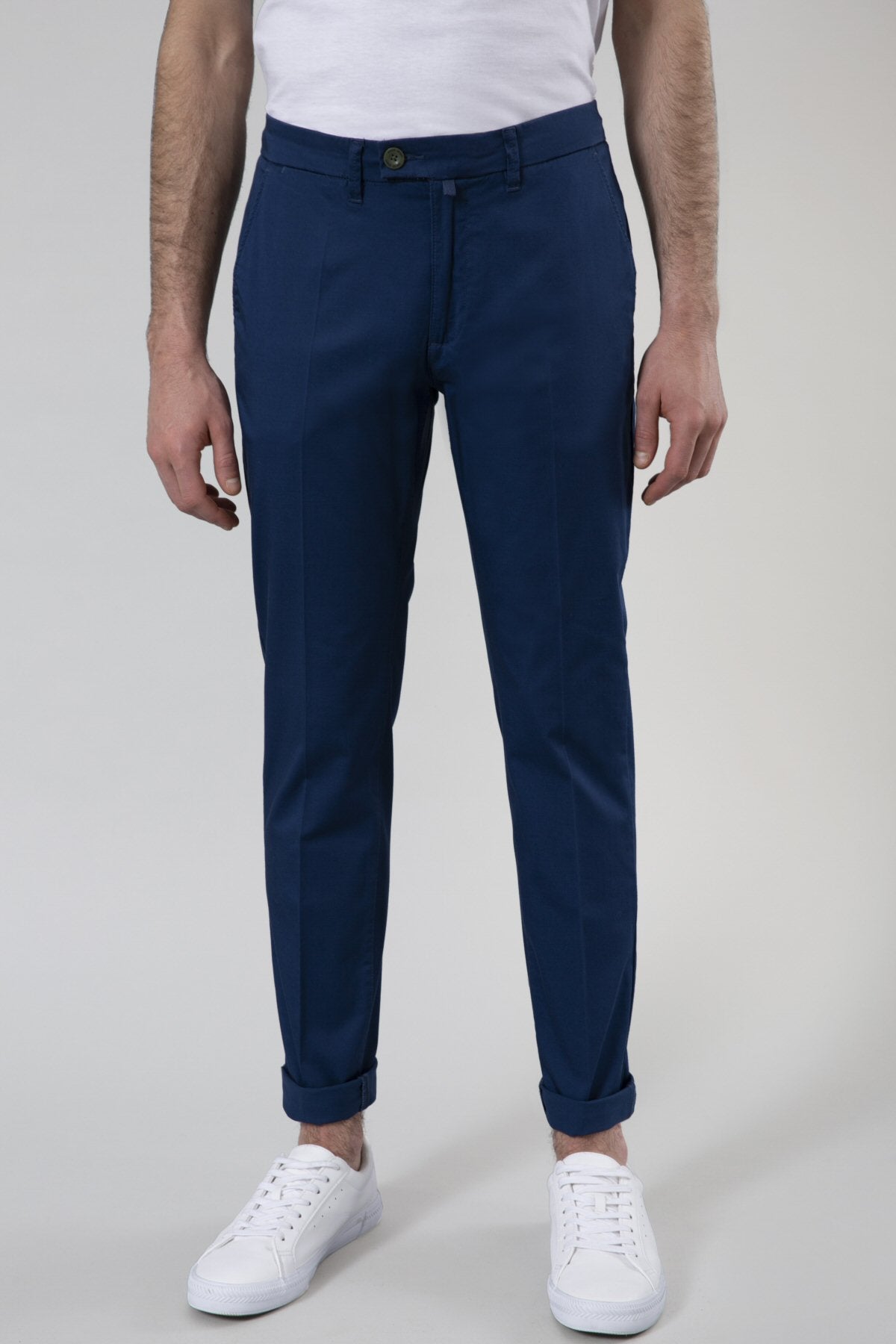 Chino in satin leggero di cotone