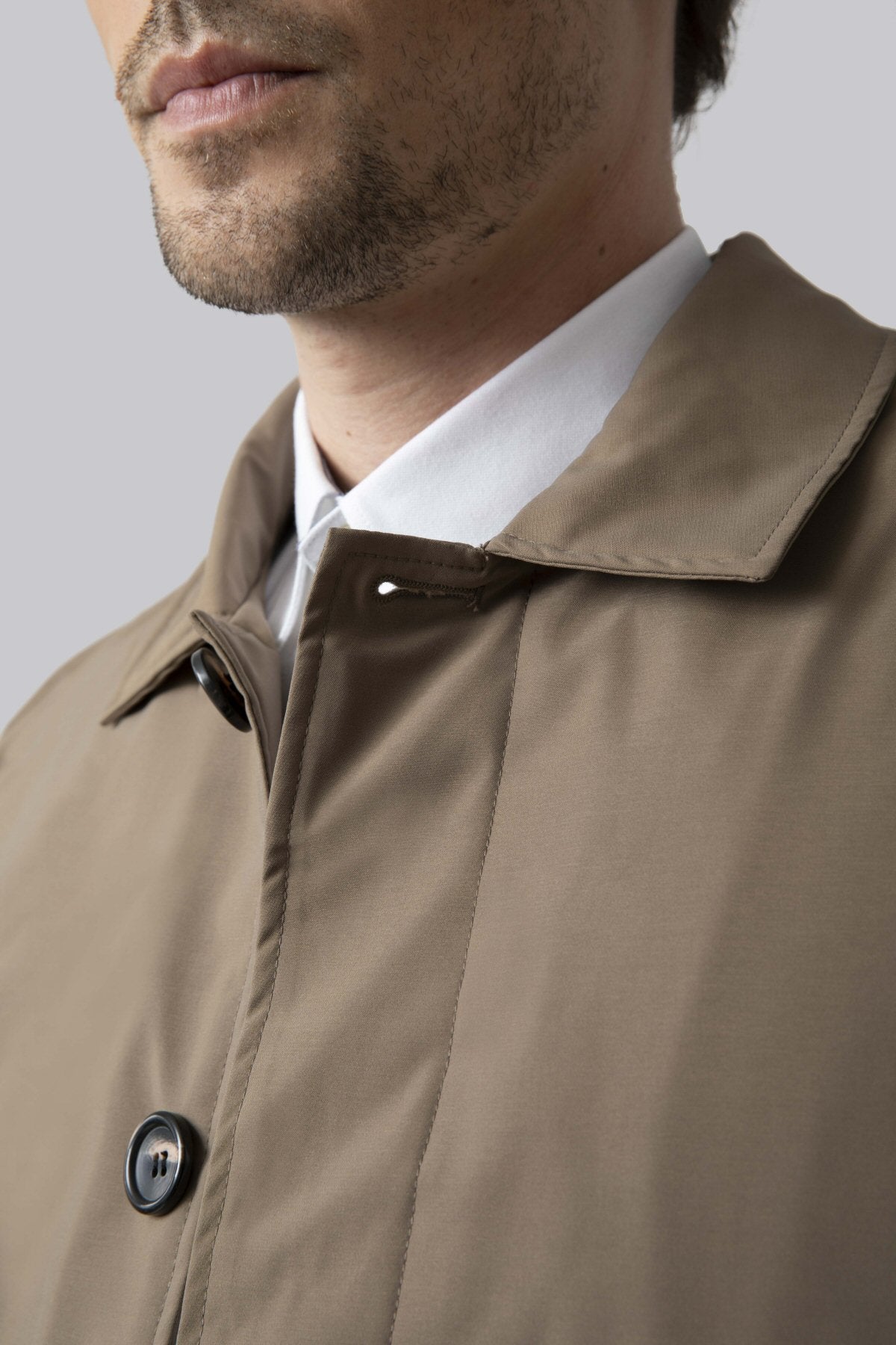 Trench coat with detachable padding