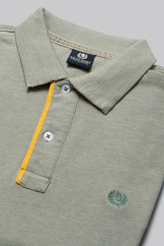 Polo shirt with contrast on the buttoning