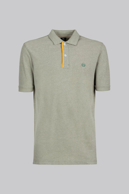 Polo shirt with contrast on the buttoning