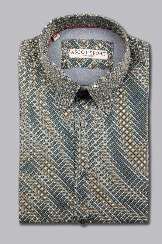 Shirt with geometric pattern