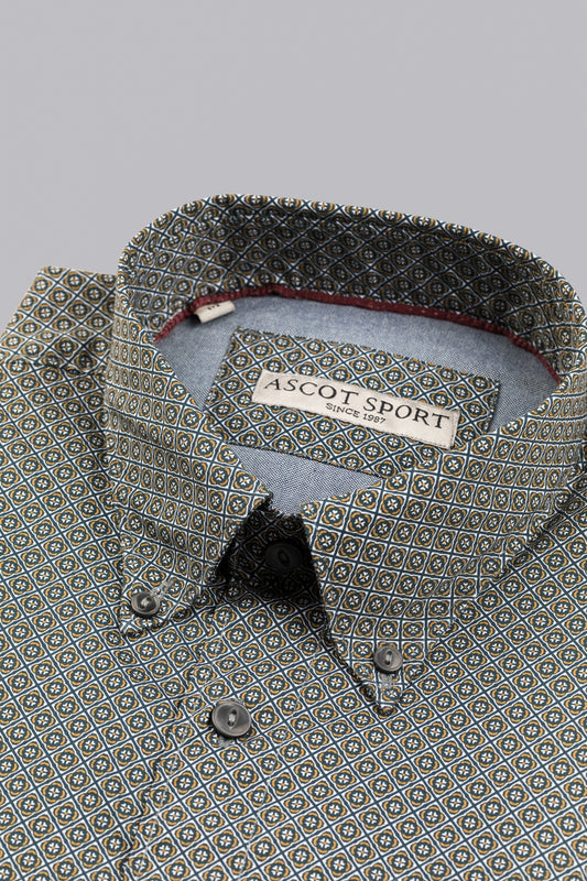 Shirt with geometric pattern